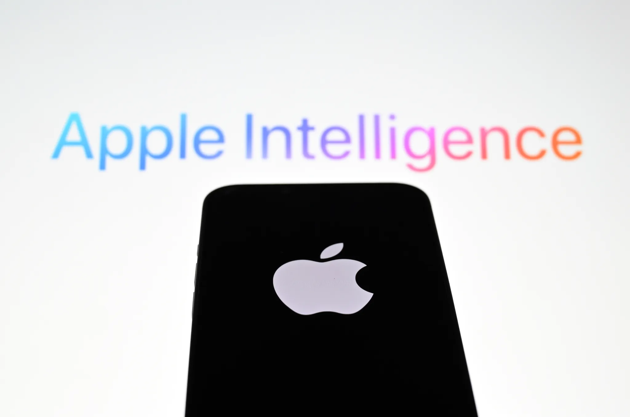 Read more about the article How Apple Intelligence is Transforming Siri Usage on Your iPhone